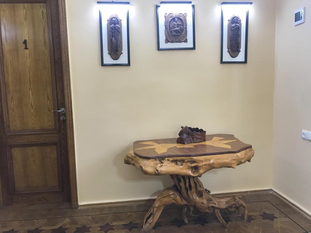 Wooden Museum Hotell Kutaisi Exteriör bild